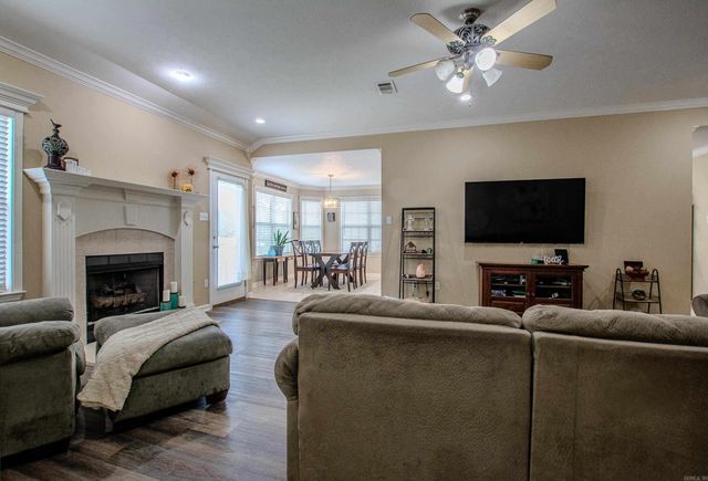 37 Emerald Drive, Maumelle, AR 72113