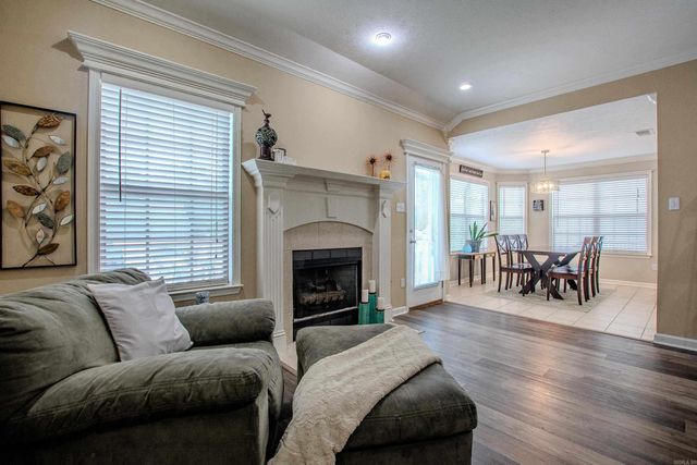 37 Emerald Drive, Maumelle, AR 72113
