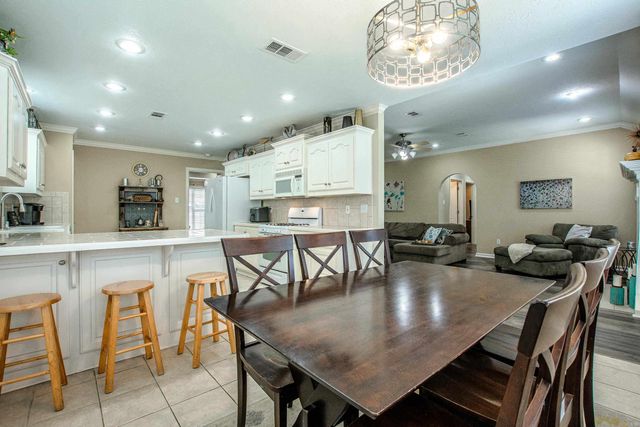 37 Emerald Drive, Maumelle, AR 72113