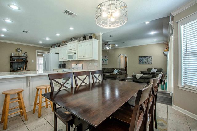 37 Emerald Drive, Maumelle, AR 72113