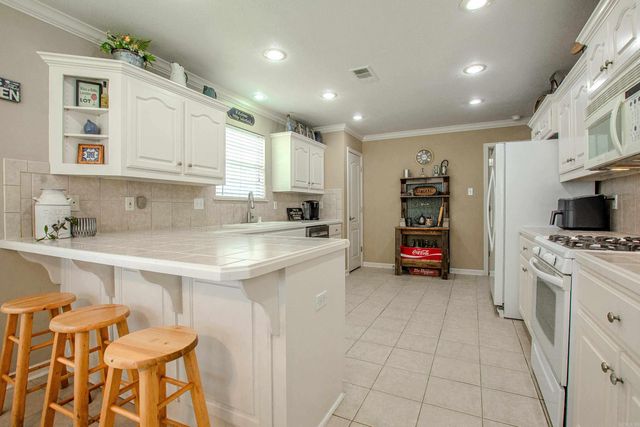 37 Emerald Drive, Maumelle, AR 72113