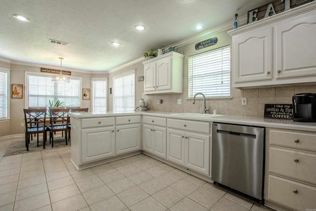 37 Emerald Drive, Maumelle, AR 72113