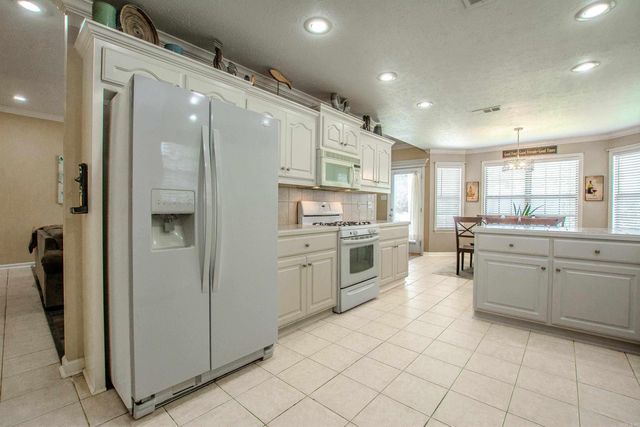 37 Emerald Drive, Maumelle, AR 72113