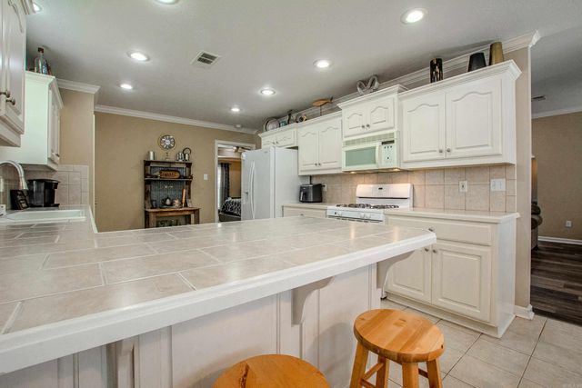 37 Emerald Drive, Maumelle, AR 72113
