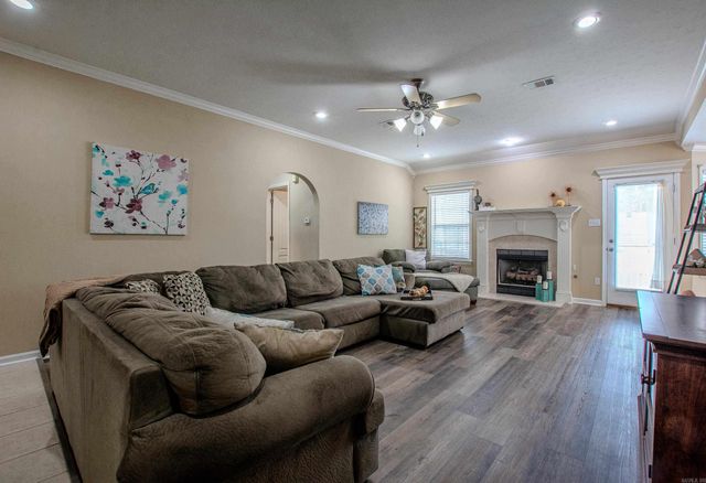 37 Emerald Drive, Maumelle, AR 72113