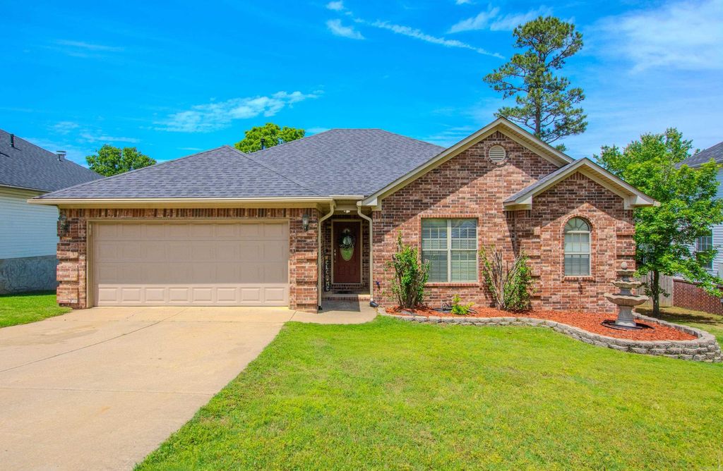 37 Emerald Drive, Maumelle, AR 72113