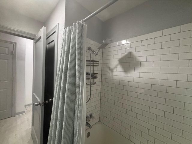 301 19th Avenue N, Texas City, TX 77590