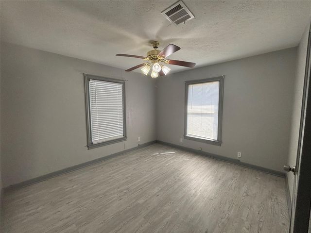 301 19th Avenue N, Texas City, TX 77590