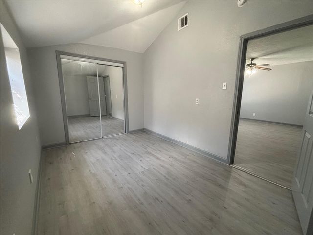 301 19th Avenue N, Texas City, TX 77590