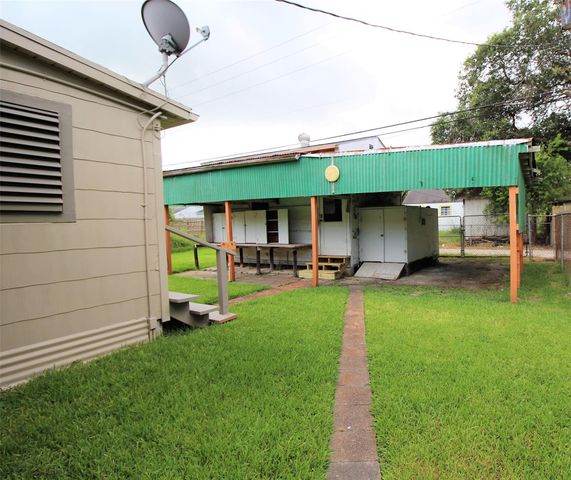 301 19th Avenue N, Texas City, TX 77590