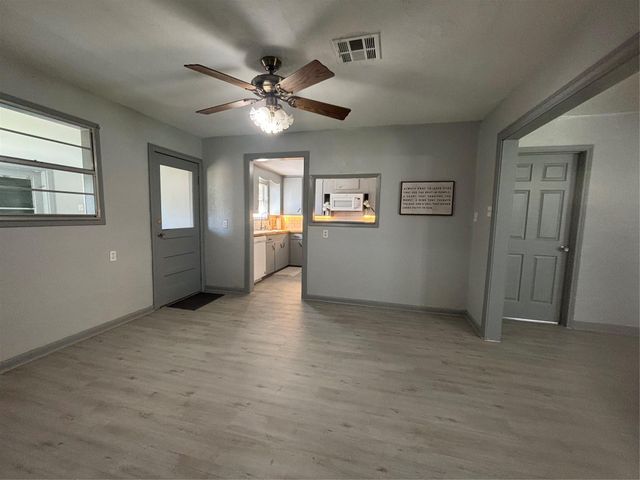 301 19th Avenue N, Texas City, TX 77590