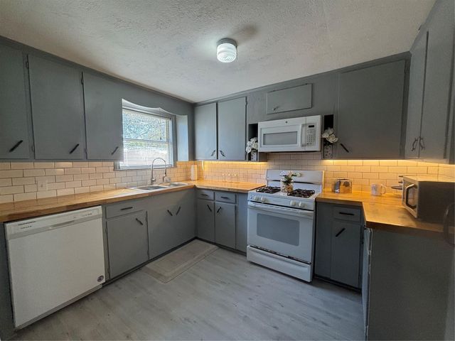 301 19th Avenue N, Texas City, TX 77590