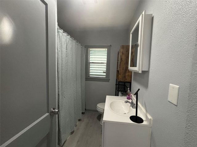 301 19th Avenue N, Texas City, TX 77590