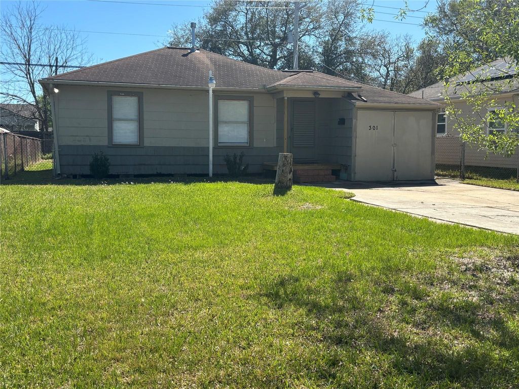 301 19th Avenue N, Texas City, TX 77590
