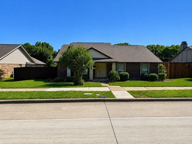 1308 Mullins Drive, Plano, TX 75025