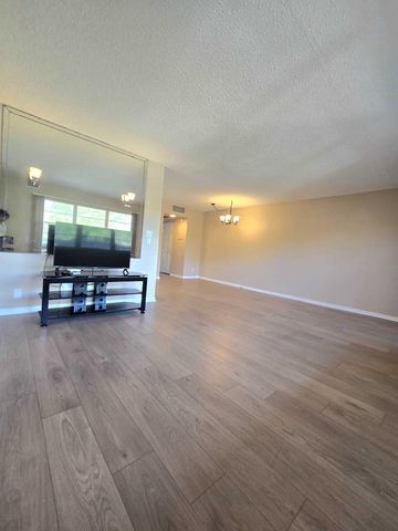 2103 Lucaya Bend E-2, Coconut Creek, FL 33066