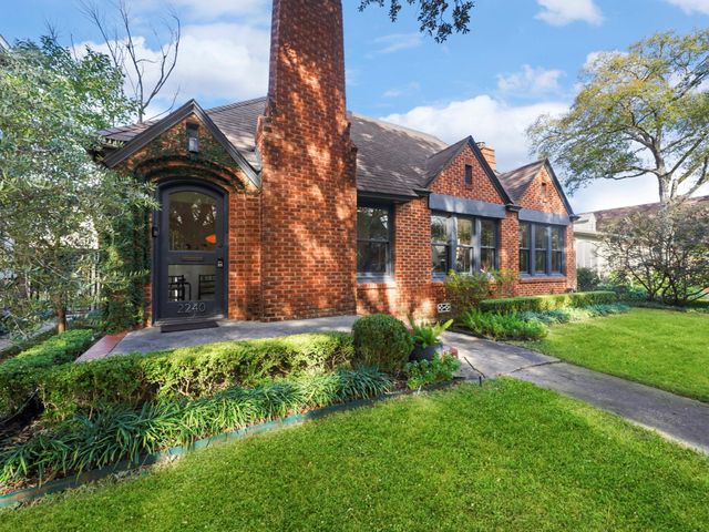 2240 Wroxton Road, Houston, TX 77005