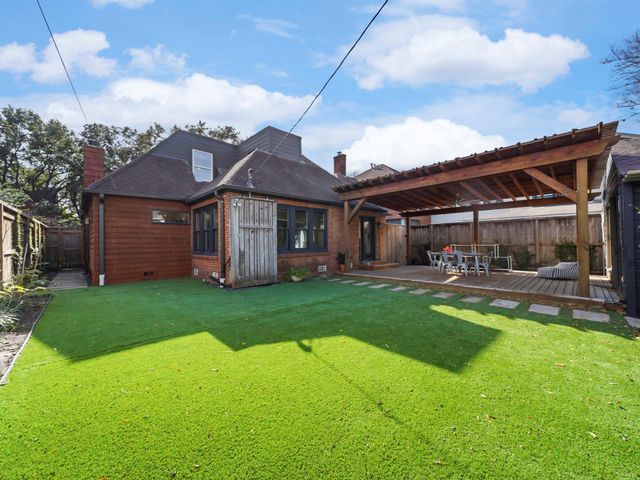 2240 Wroxton Road, Houston, TX 77005