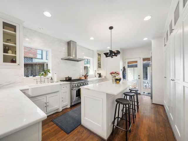 2240 Wroxton Road, Houston, TX 77005