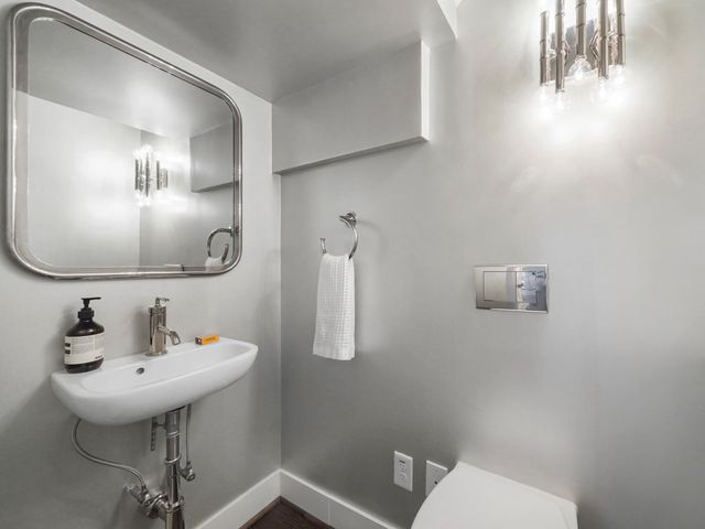 2240 Wroxton Road, Houston, TX 77005