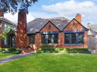 2240 Wroxton Road, Houston, TX 77005