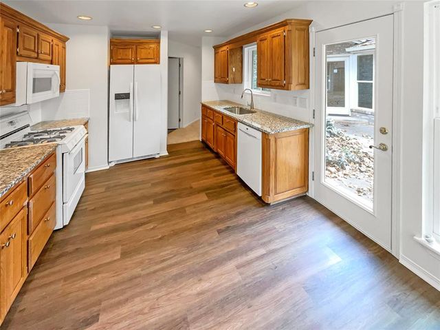 11708 Hollyrock Drive, Yukon, OK 73099