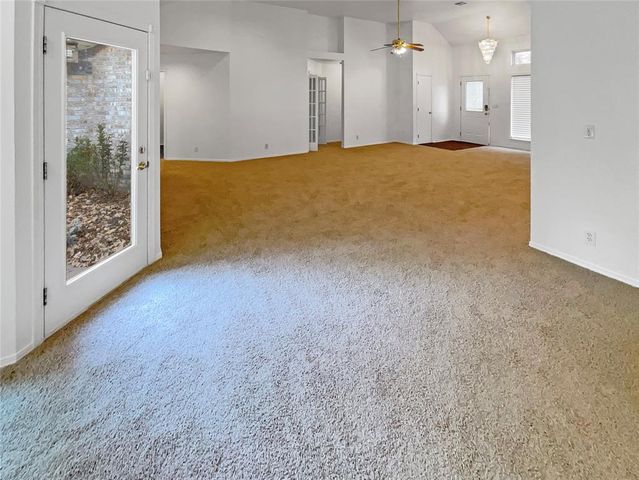 11708 Hollyrock Drive, Yukon, OK 73099