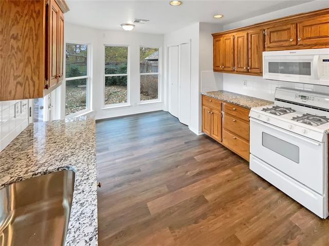 11708 Hollyrock Drive, Yukon, OK 73099