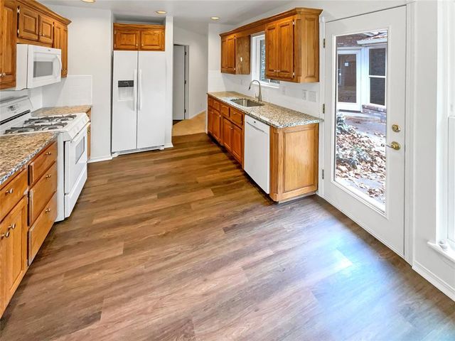 11708 Hollyrock Drive, Yukon, OK 73099