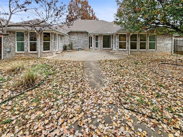 11708 Hollyrock Drive, Yukon, OK 73099