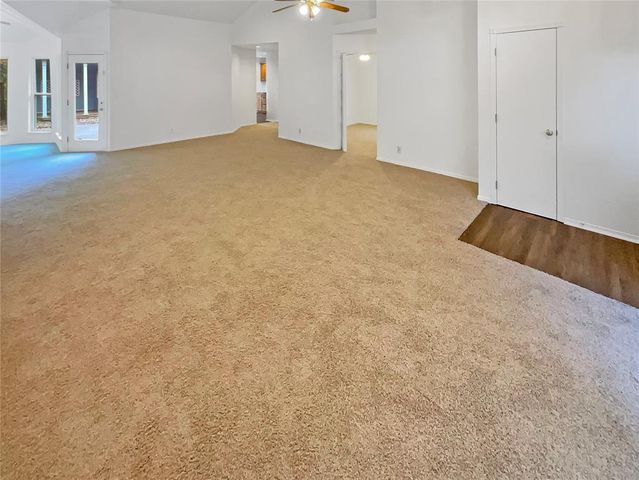 11708 Hollyrock Drive, Yukon, OK 73099