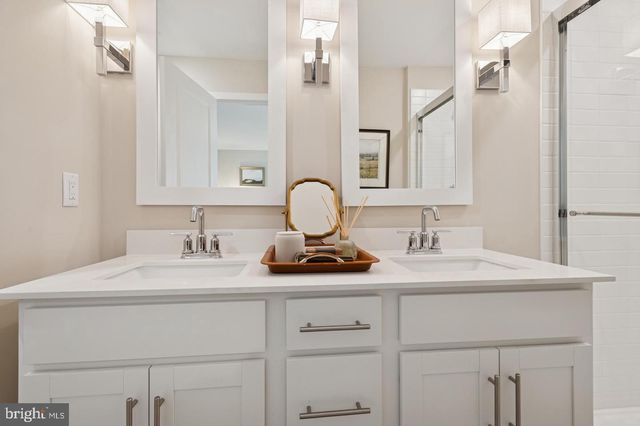 43 SILVERBELL AVE, Berlin, NJ 08009