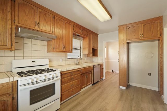 1221 S Pleasant Ave, Lodi, CA 95240