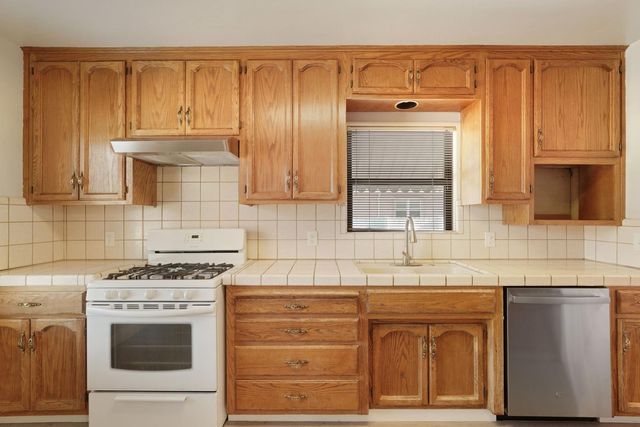 1221 S Pleasant Ave, Lodi, CA 95240
