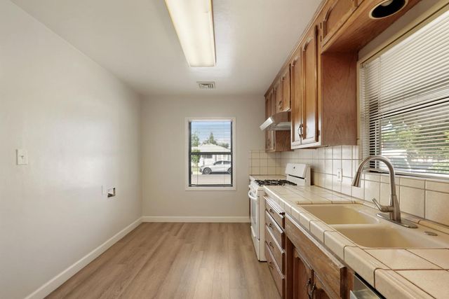 1221 S Pleasant Ave, Lodi, CA 95240