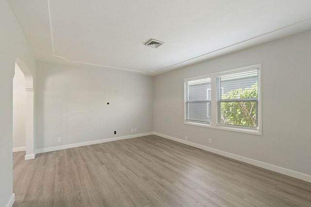 1221 S Pleasant Ave, Lodi, CA 95240
