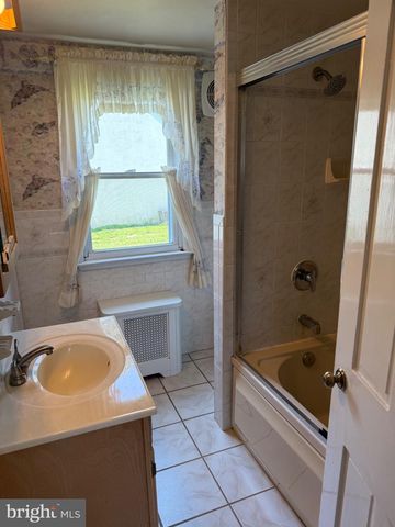623 KNOLL AVE, Penndel, PA 19047