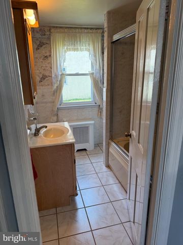 623 KNOLL AVE, Penndel, PA 19047