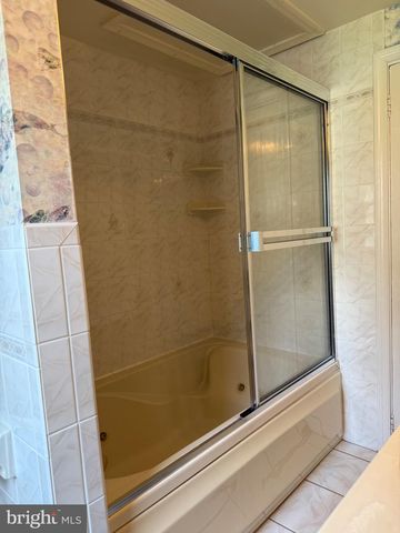 623 KNOLL AVE, Penndel, PA 19047
