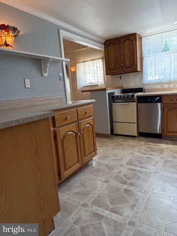 623 KNOLL AVE, Penndel, PA 19047