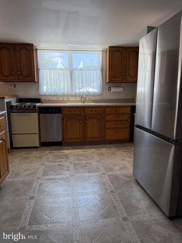 623 KNOLL AVE, Penndel, PA 19047