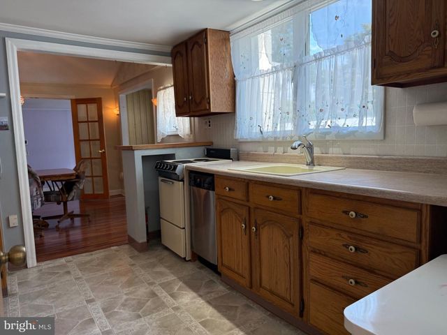 623 KNOLL AVE, Penndel, PA 19047