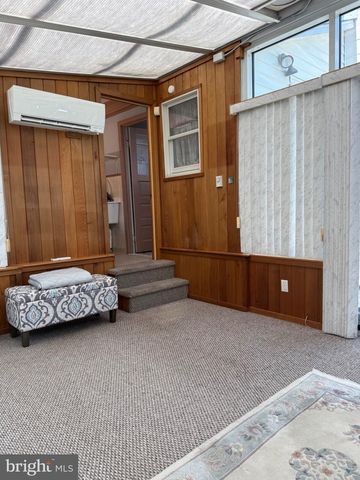 623 KNOLL AVE, Penndel, PA 19047