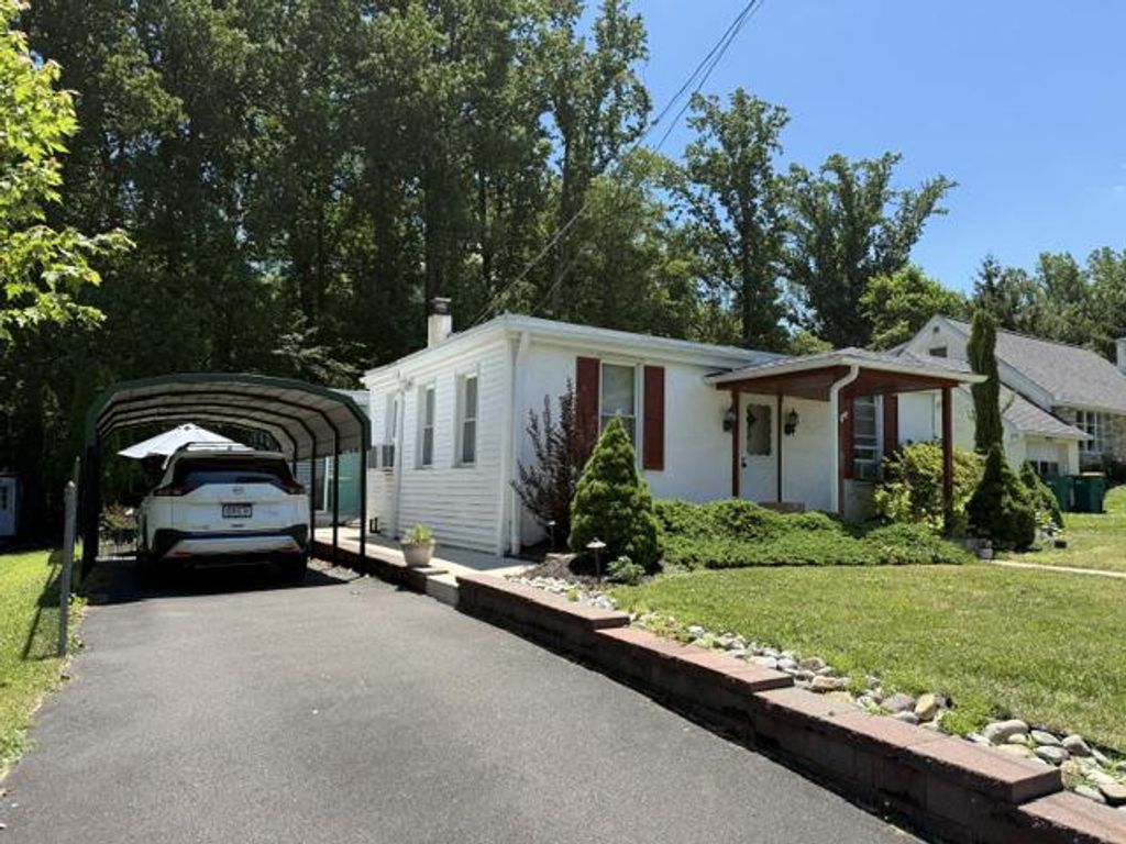 623 KNOLL AVE, Penndel, PA 19047