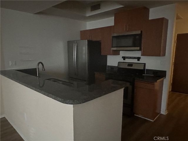 2864 Sunset Place 205, Los Angeles, CA 90005