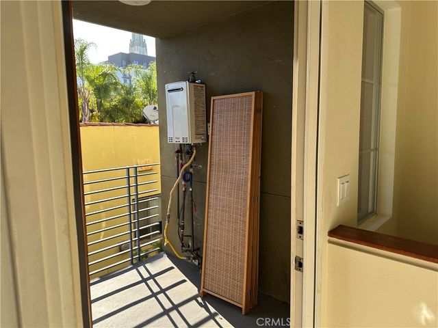 2864 Sunset Place 205, Los Angeles, CA 90005