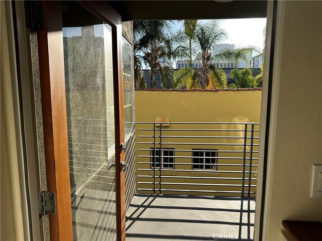 2864 Sunset Place 205, Los Angeles, CA 90005