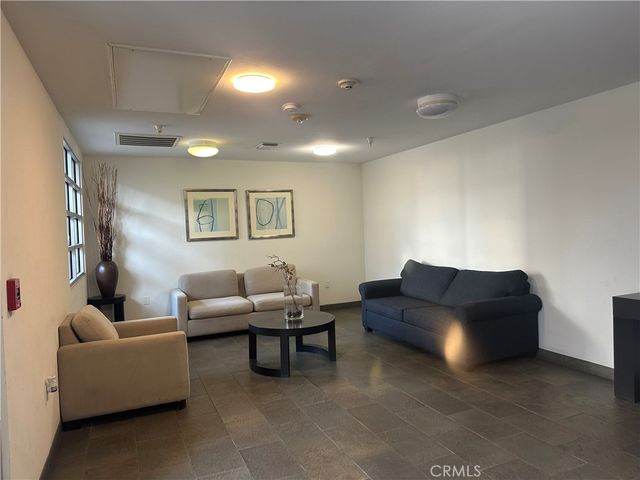 2864 Sunset Place 205, Los Angeles, CA 90005