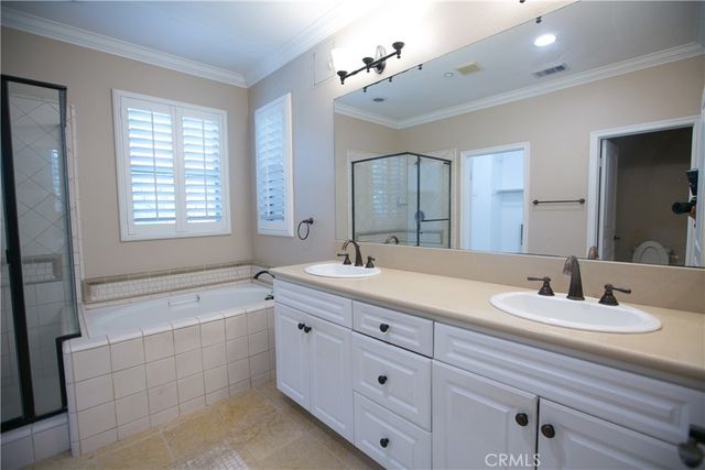 129 Chantilly, Irvine, CA 92620