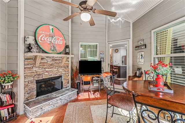 194 Hawthorne Ridge Circle, Dallas, GA 30132